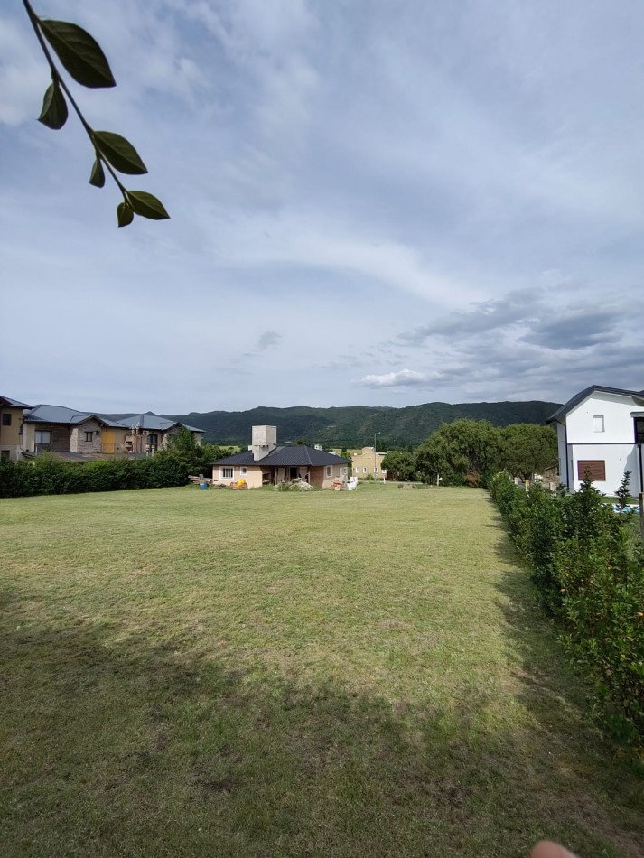 CASA + 1500mts DE TERRENO EN BARRIO BERTONE