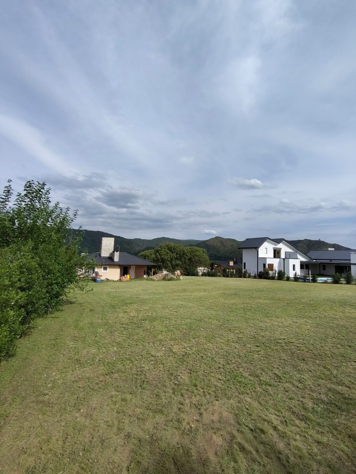 CASA + 1500mts DE TERRENO EN BARRIO BERTONE