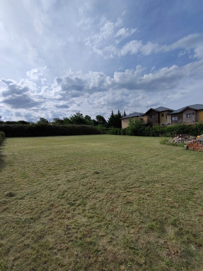 CASA + 1500mts DE TERRENO EN BARRIO BERTONE