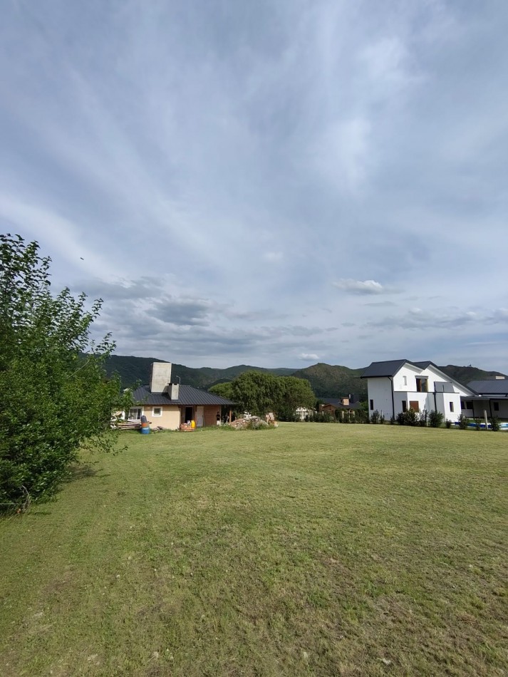 CASA + 1500mts DE TERRENO EN BARRIO BERTONE