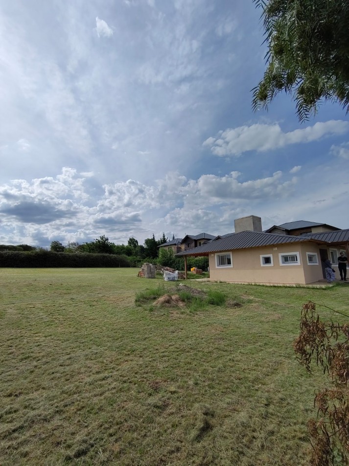 CASA + 1500mts DE TERRENO EN BARRIO BERTONE