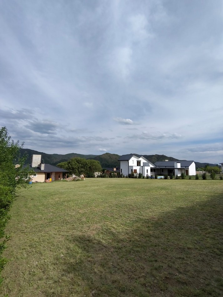 CASA + 1500mts DE TERRENO EN BARRIO BERTONE