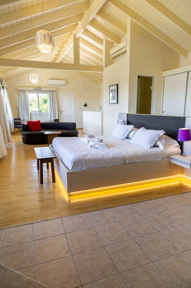 Excelente complejo de Suites para parejas sobre faldeo de las Sierras