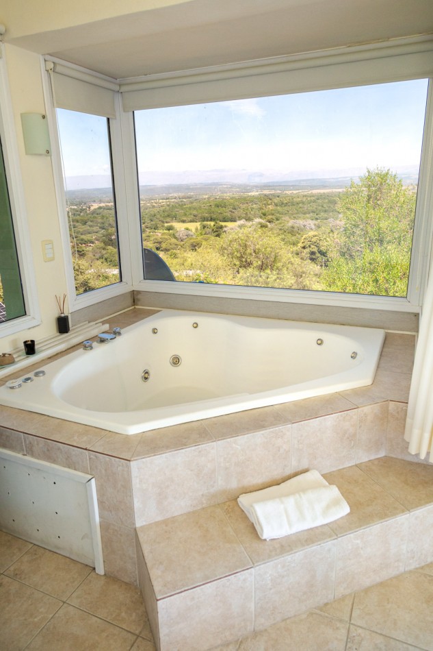 Excelente complejo de Suites para parejas sobre faldeo de las Sierras