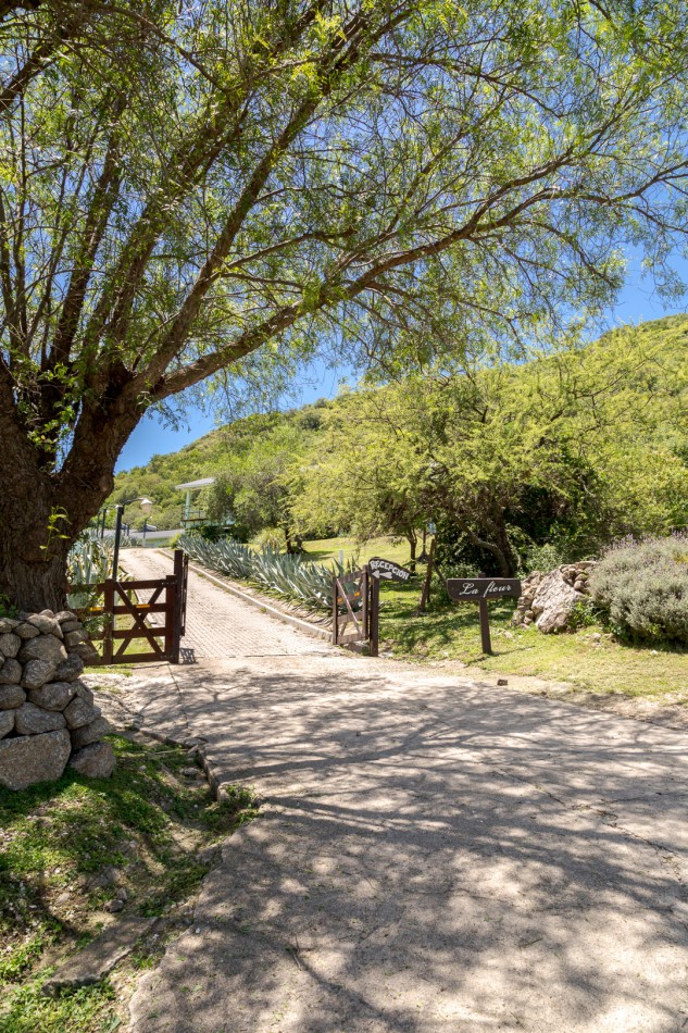 Excelente complejo de Suites para parejas sobre faldeo de las Sierras