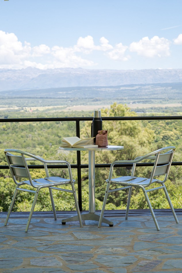 Excelente complejo de Suites para parejas sobre faldeo de las Sierras