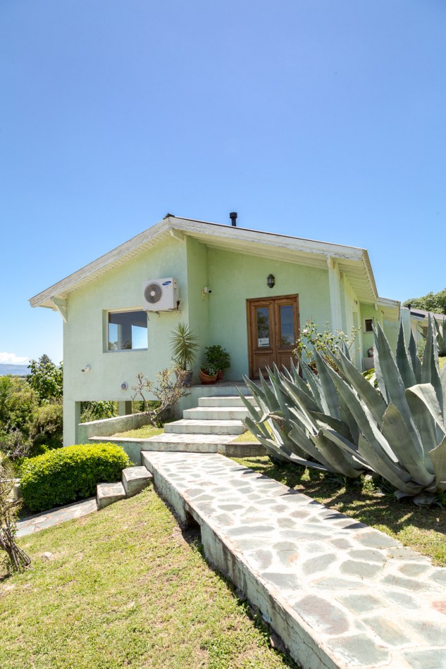 Excelente complejo de Suites para parejas sobre faldeo de las Sierras