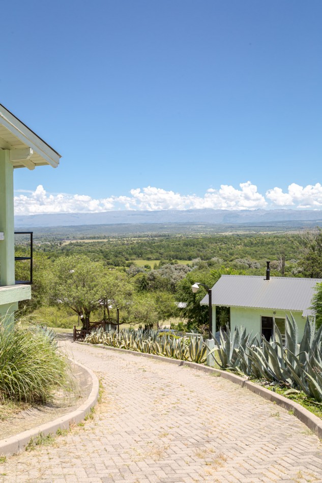 Excelente complejo de Suites para parejas sobre faldeo de las Sierras