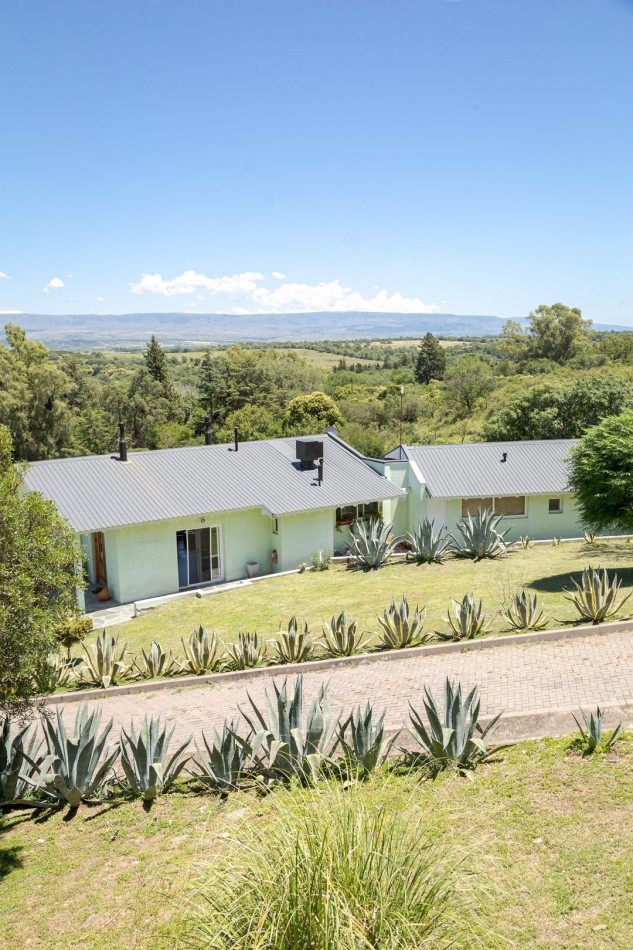 Excelente complejo de Suites para parejas sobre faldeo de las Sierras