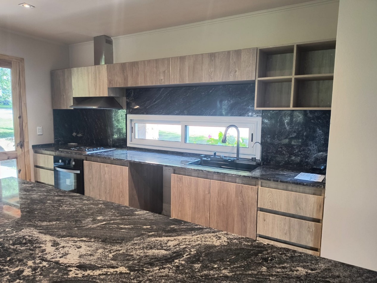 Exclusiva casa en barrio privado Los Molles