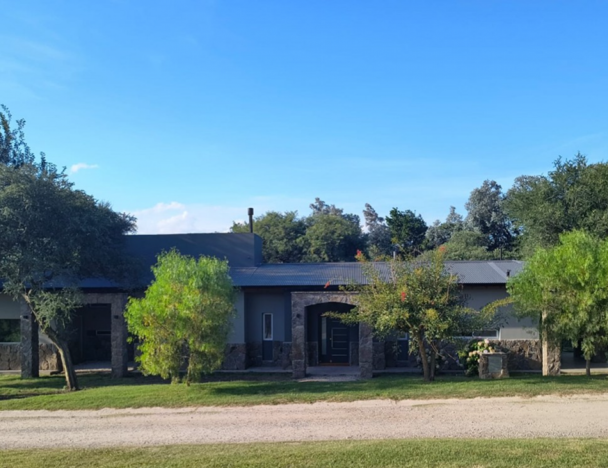 Exclusiva casa en barrio privado Los Molles