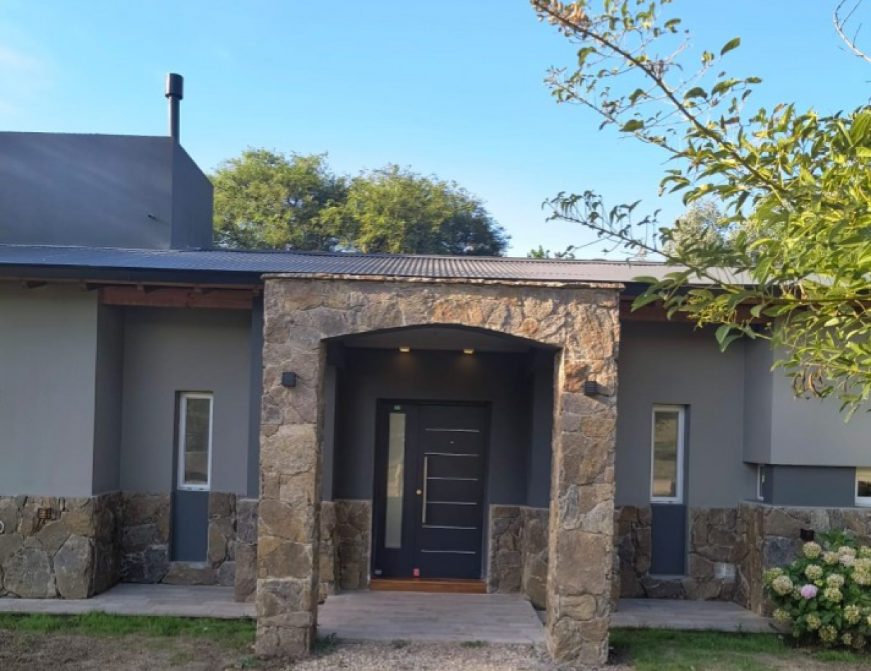 Exclusiva casa en barrio privado Los Molles